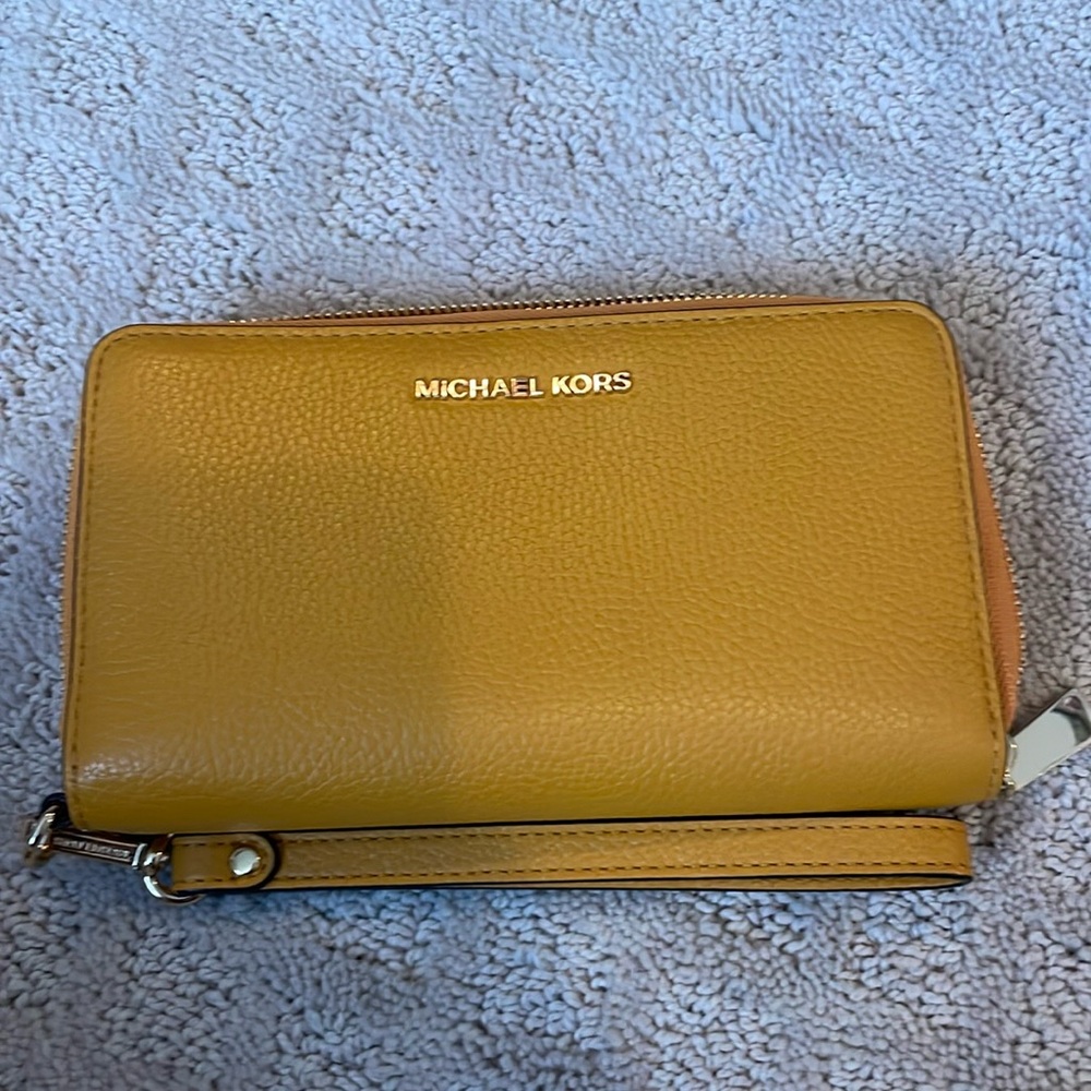 Michael Kors wallet never used